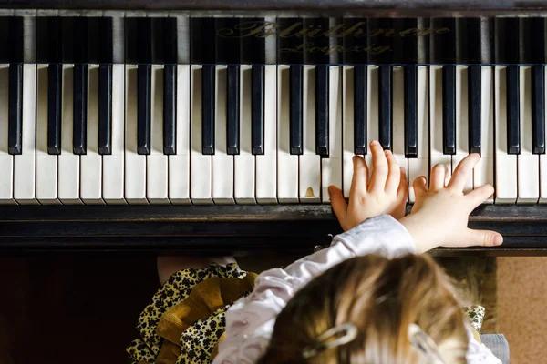Performance, Focus, and Flexibility in Piano Lessons At Home Vs Studio Lessons